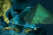Les pyramides du triangle des Bermudes